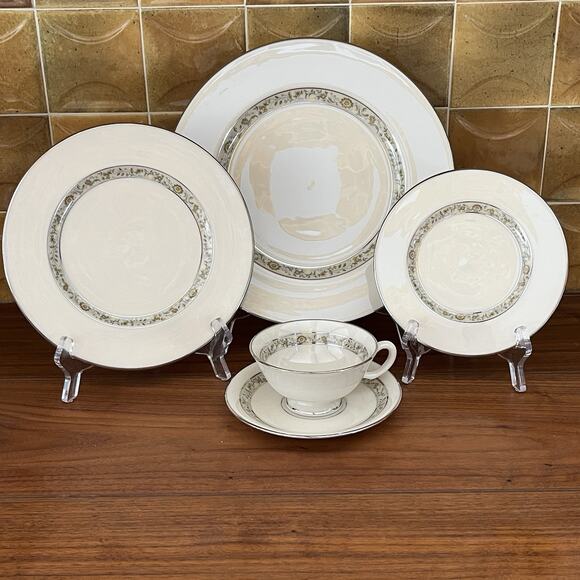 Lenox China Springdale 5 Piece Place Setting - Picture 1 of 14